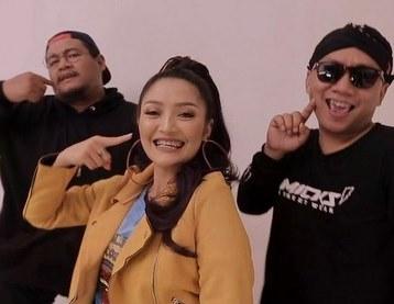 Setelah Klip Lagu Syantik Viral, Siti Badriah Rilis Klip Lagu Tamvan